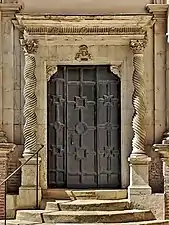 Detail of the previous photo (door of the Assézat counter).