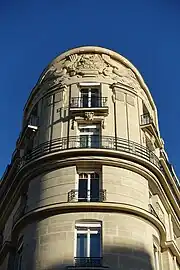 The flower basket - Balconies and pediment of Avenue Montaigne no. 41, Paris, unknown architect or sculptor, 1924