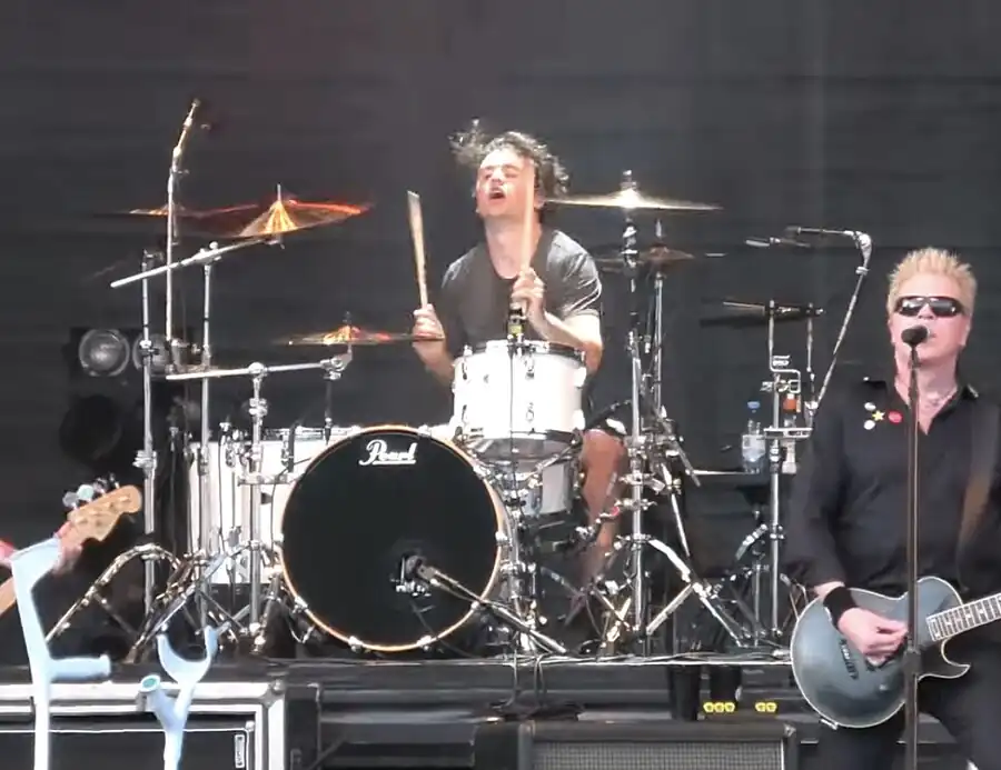 Pertzborn performing with The Offspring in 2023