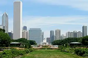 Image 33Buckingham Fountain, looking north in 2005 (from Culture of Chicago)