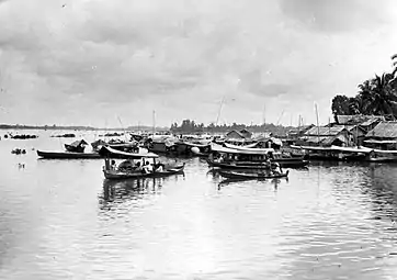 In Barito river, waiting for favorable tide to sail to the capital.