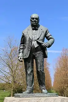 A statue of Winston Churchill in bronze