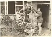 Tomlin poses with his lover Dora Carrington in the 1920s