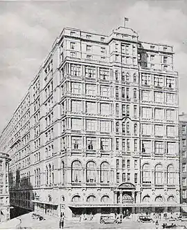The iconic Australia Hotel in 1932, known as the "Hotel of the Commonwealth". The building was demolished in 1971.