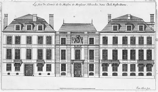 River facades of the Hôtel Hesselin (three-bay central pavilion and six-bay façade on the right); Hôtel Sainctot (five-bay façade on the left)