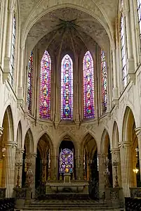 The choir, longer than the nave