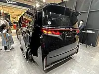 Rear view (Vellfire; TAHA40)